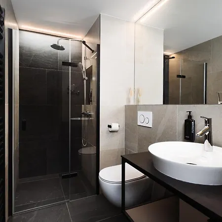 Avenue Aparthotel 3*